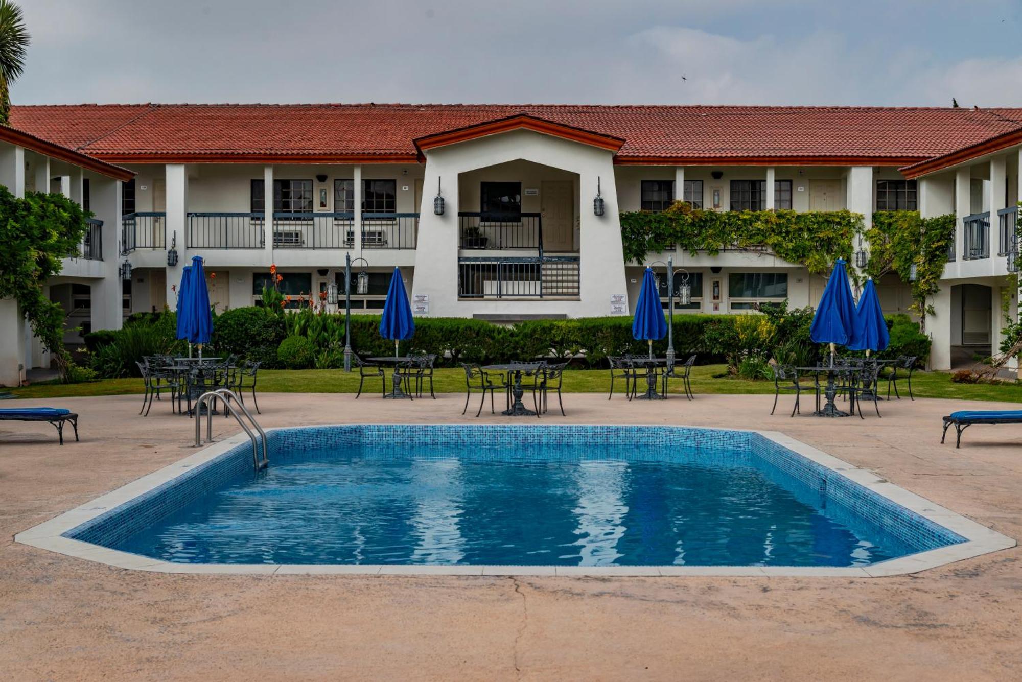 Quinta Dorada Hotel & Suites Сальтильо Экстерьер фото