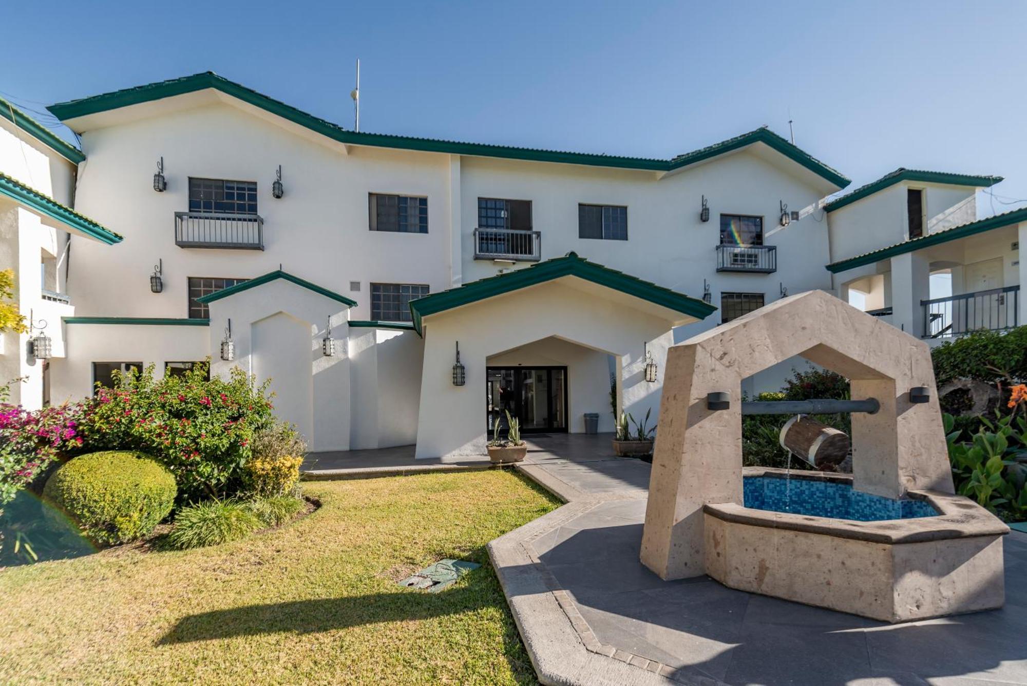 Quinta Dorada Hotel & Suites Сальтильо Экстерьер фото