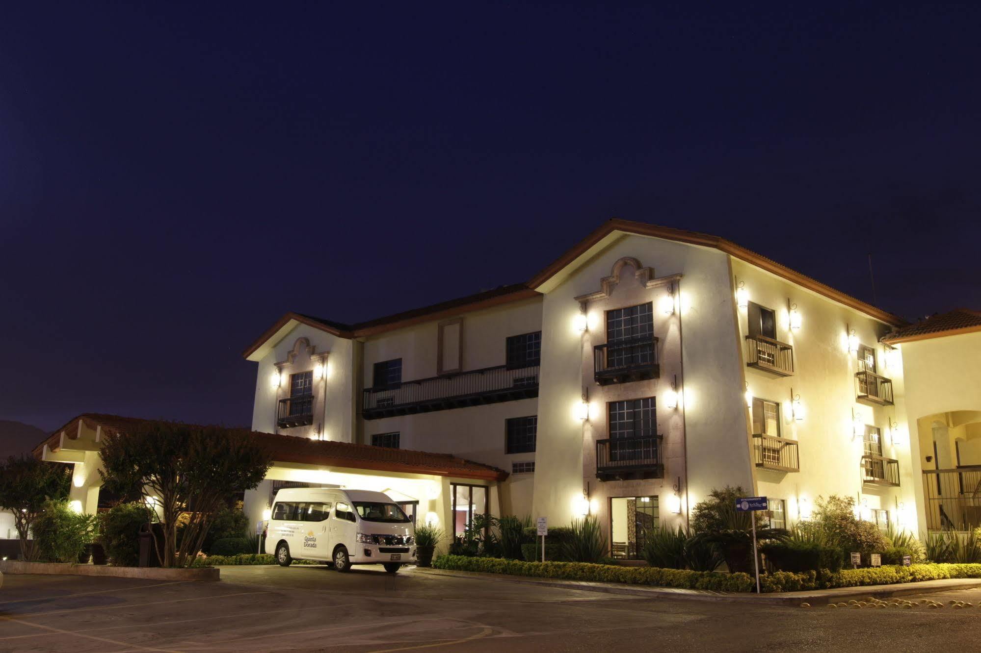 Quinta Dorada Hotel & Suites Сальтильо Экстерьер фото
