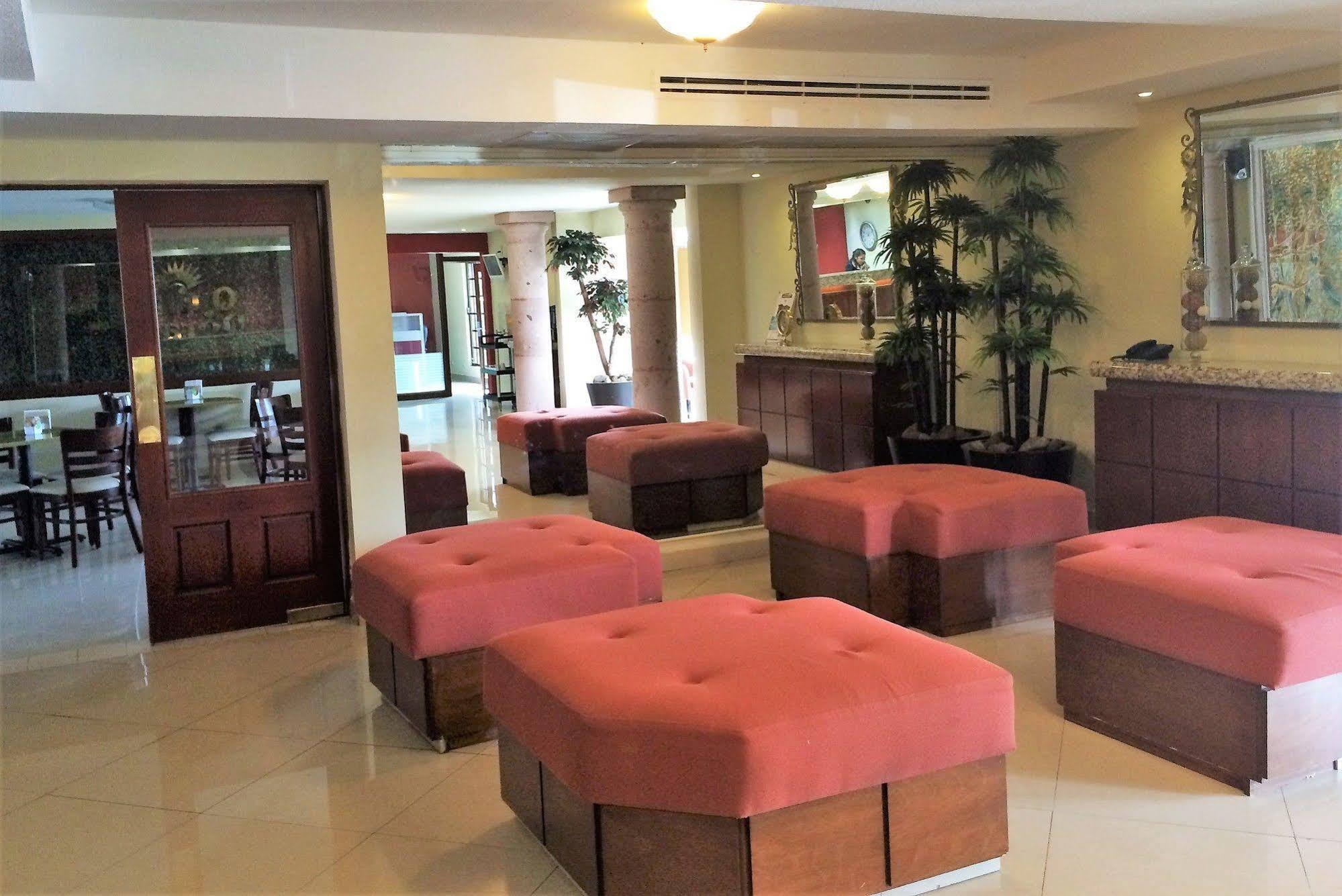 Quinta Dorada Hotel & Suites Сальтильо Экстерьер фото
