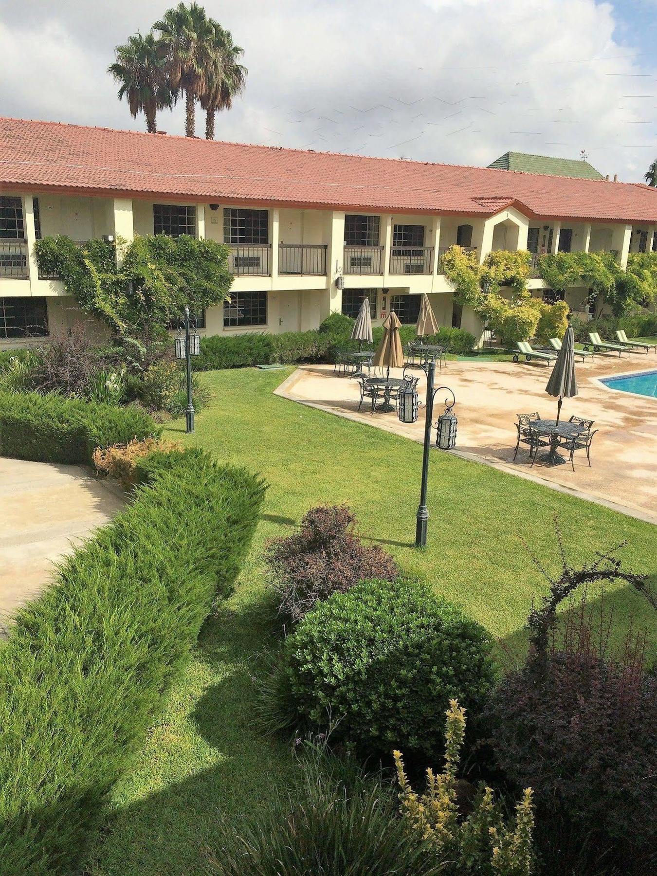 Quinta Dorada Hotel & Suites Сальтильо Экстерьер фото
